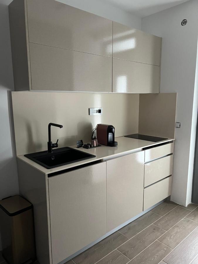 Madamik Apartments Bijela Esterno foto