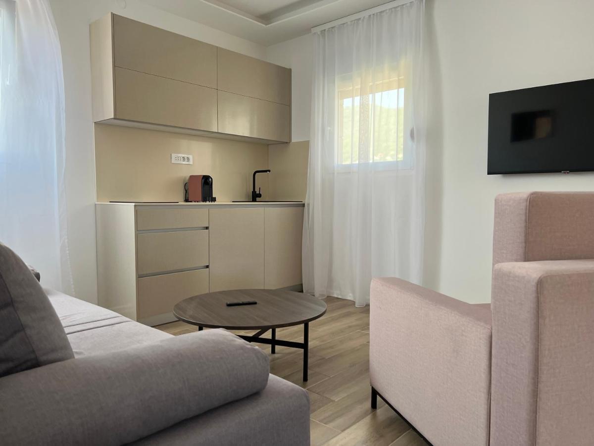 Madamik Apartments Bijela Esterno foto
