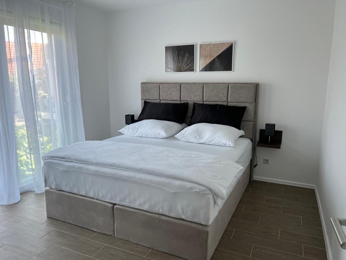 Madamik Apartments Bijela Esterno foto
