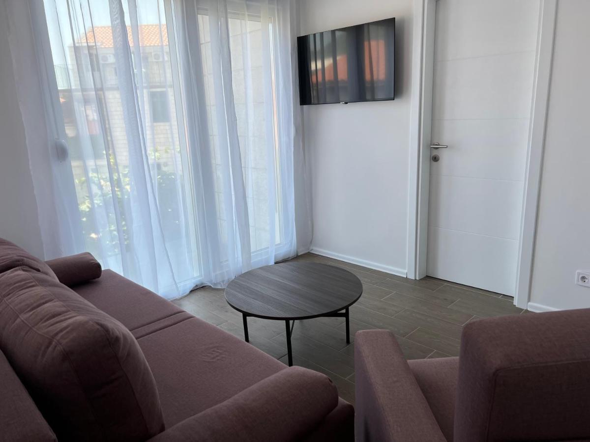 Madamik Apartments Bijela Esterno foto