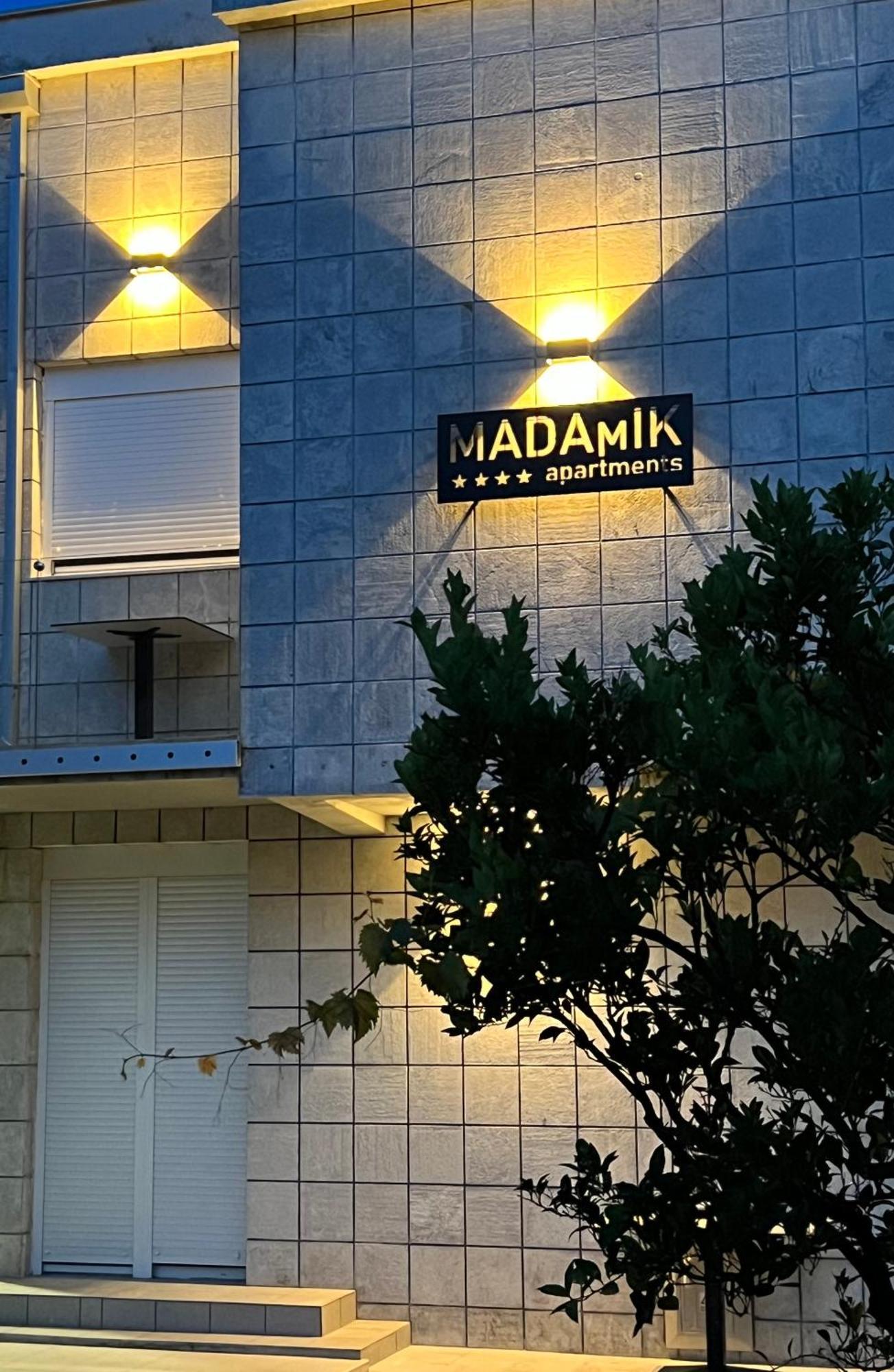 Madamik Apartments Bijela Esterno foto