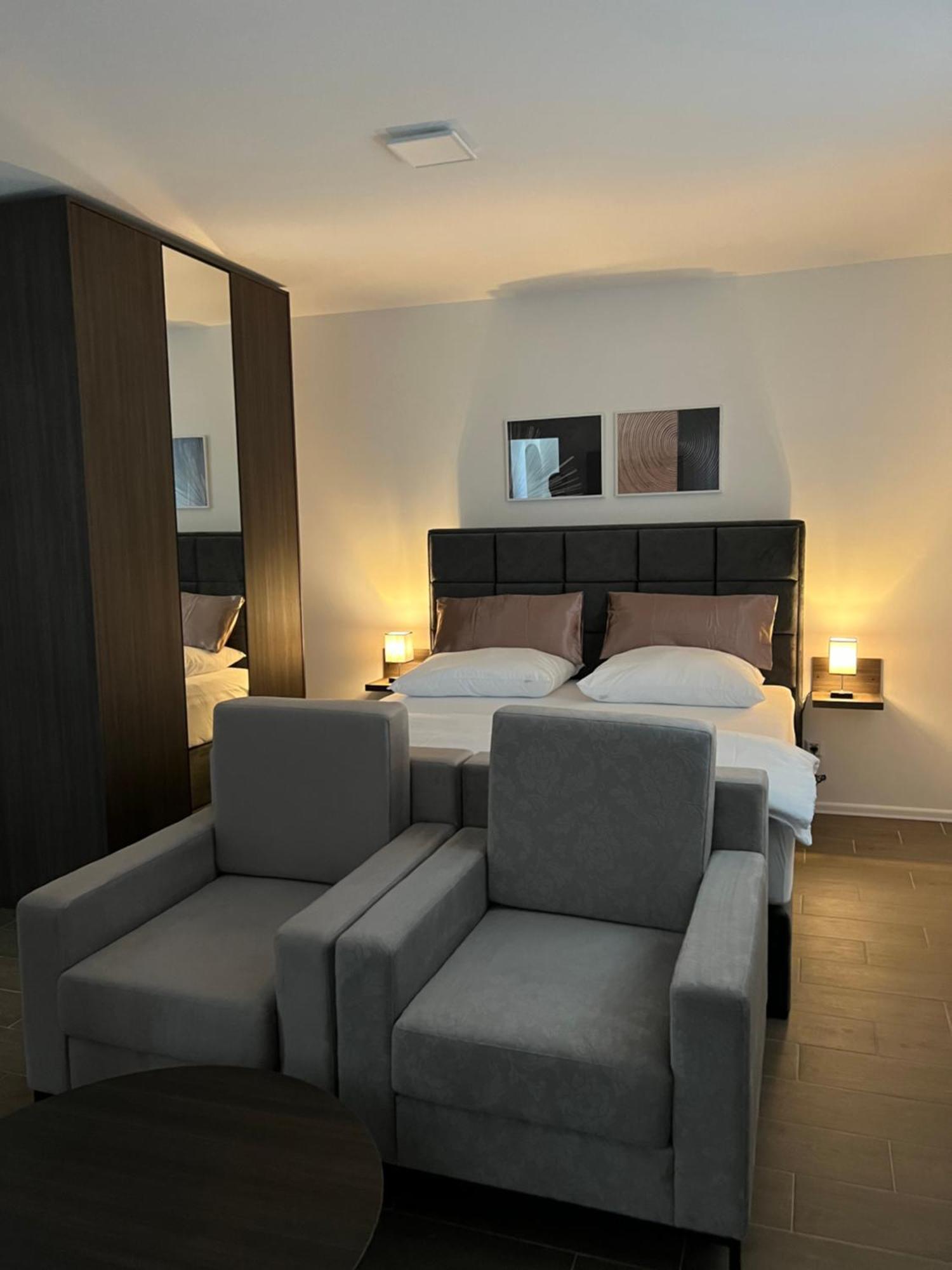 Madamik Apartments Bijela Esterno foto